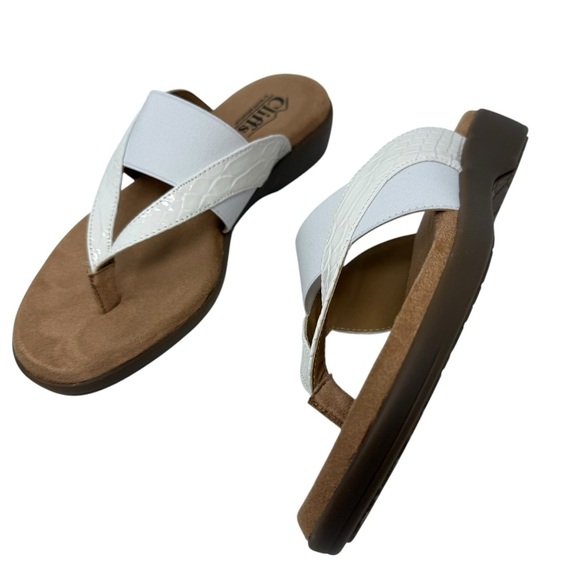 Cliffs by White Mountain Bumble Women's size 7 Thong Sandals White slip on NWT - Picture 4 of 8